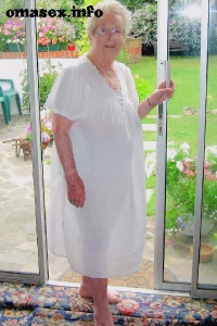 Oma sucht Sex Berlin und will junge Männer