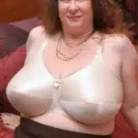Sexhungrige Oma sucht Date in Hamburg