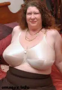 Sexhungrige Oma sucht Date in Hamburg